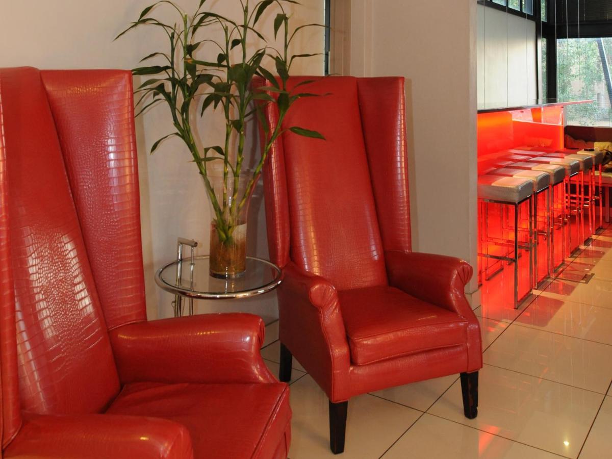 Aha Bloemfontein Hotel Bagian luar foto