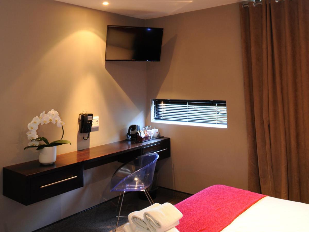 Aha Bloemfontein Hotel Bagian luar foto