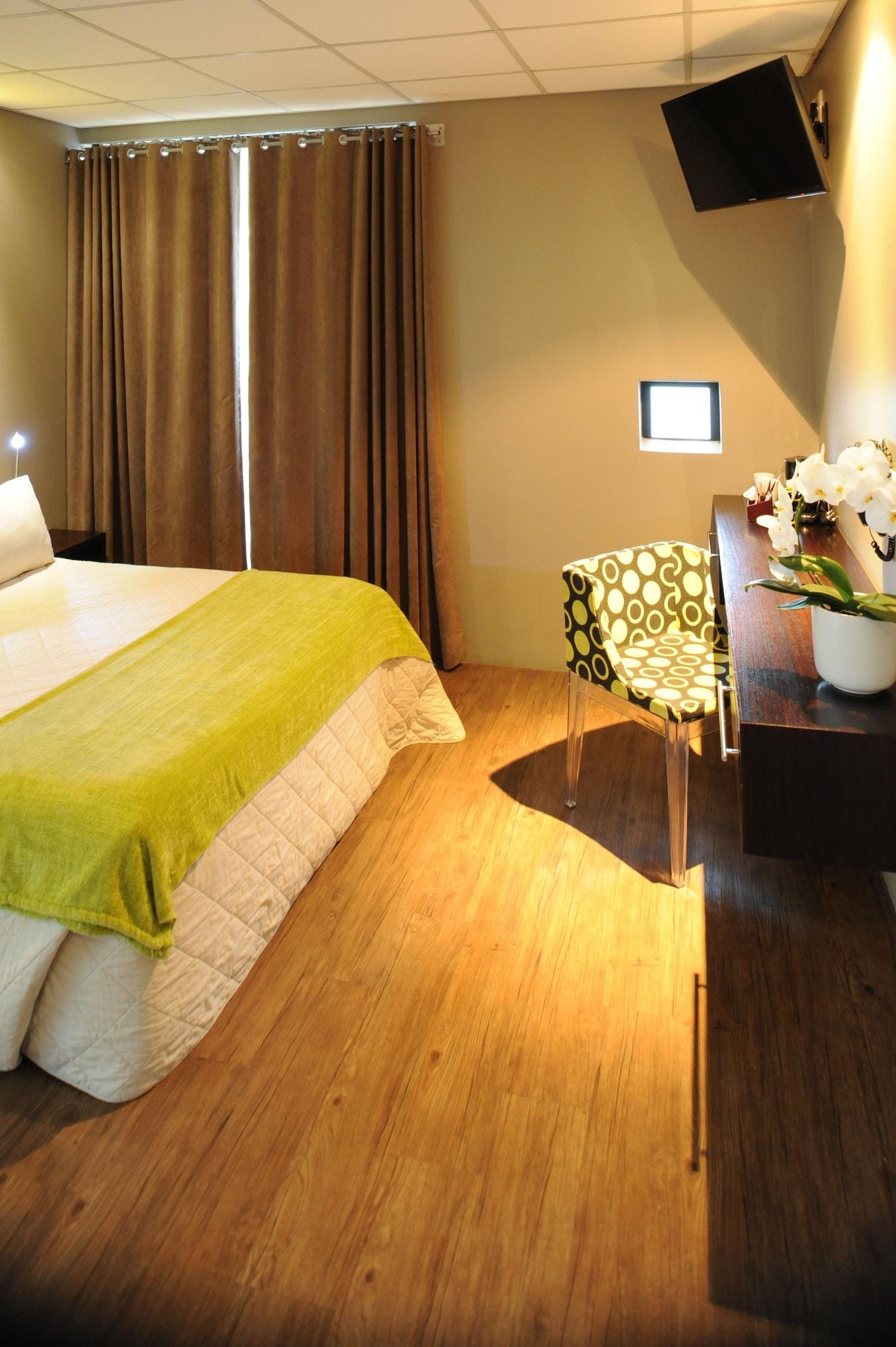 Aha Bloemfontein Hotel Bagian luar foto